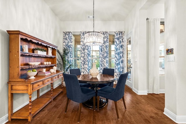 dining room featuring dark wood-style floors, visible vents, baseboards, and an inviting chandelier