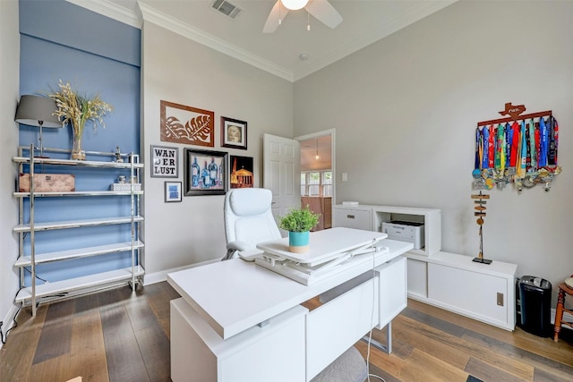 office with dark wood-style flooring, visible vents, crown molding, and ceiling fan