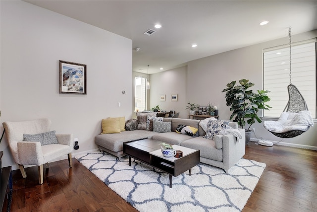 living room with dark wood-type flooring, recessed lighting, visible vents, and baseboards