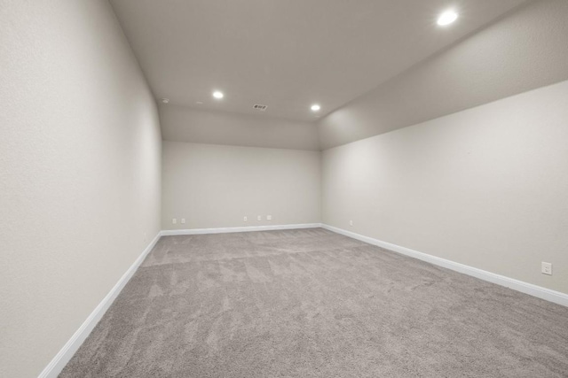 carpeted spare room with baseboards, visible vents, and recessed lighting