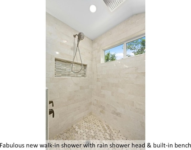 bathroom featuring tiled shower