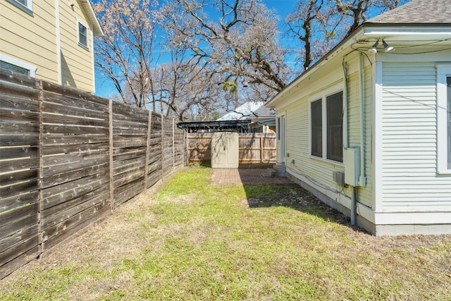 view of yard featuring a fenced backyard