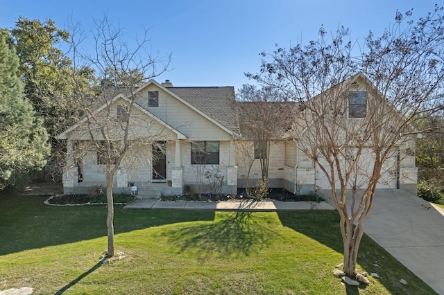 view of front of house with a garage, a shingled roof, a front lawn, and concrete driveway