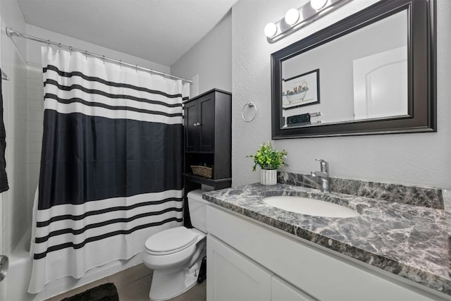 bathroom with shower / bath combo, a textured wall, toilet, a textured ceiling, and vanity