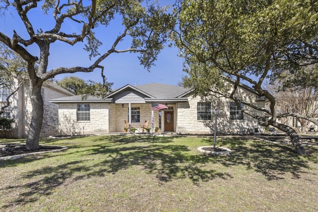 view of front of property with a front lawn