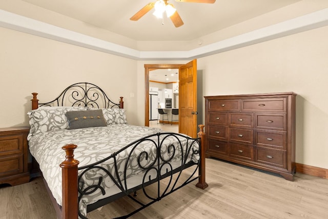 bedroom with light wood-style flooring, baseboards, and a ceiling fan