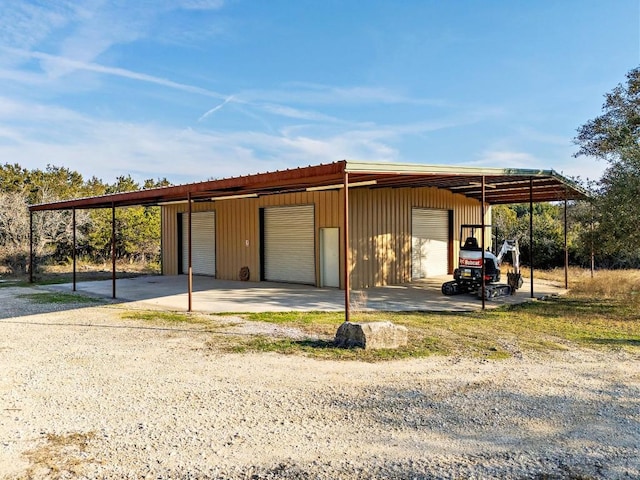 garage featuring a garage