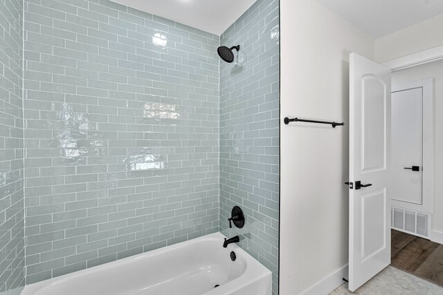 1520 Weyford Dr, Austin, TX 78757 - full bath featuring shower / washtub combination and wood finished floors