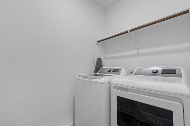 clothes washing area with laundry area and washing machine and dryer