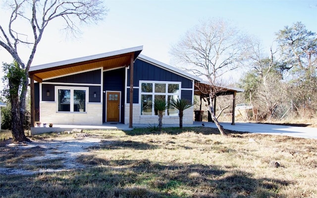 view of front of property featuring board and batten siding