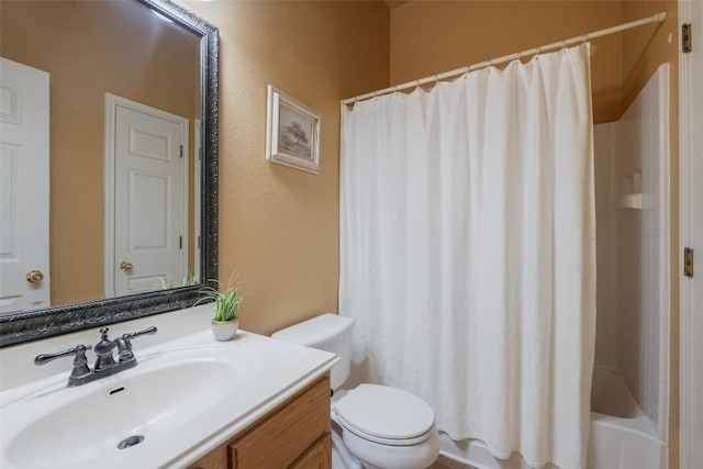 full bathroom featuring toilet, shower / tub combo, and vanity