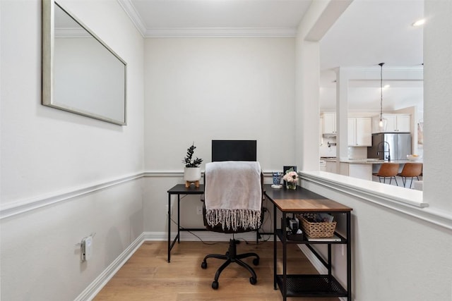 office with crown molding, light wood-style flooring, and baseboards