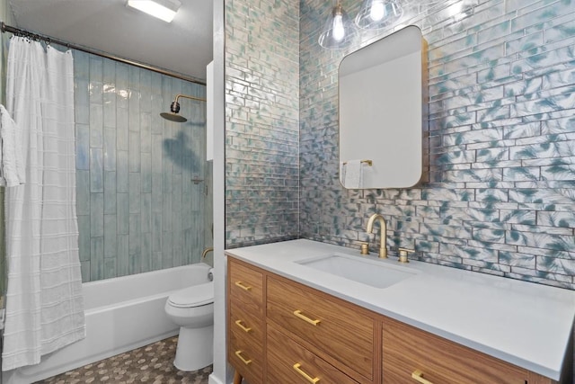 bathroom featuring shower / tub combo with curtain, vanity, and toilet