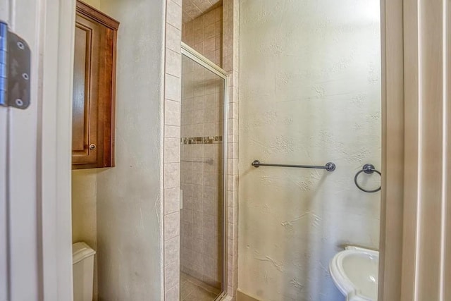 102 Maravilla Way, Horseshoe Bay, TX 78657 - bathroom featuring a stall shower