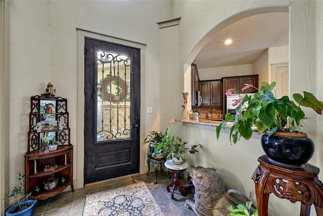 102 Maravilla Way, Horseshoe Bay, TX 78657 - foyer entrance featuring arched walkways