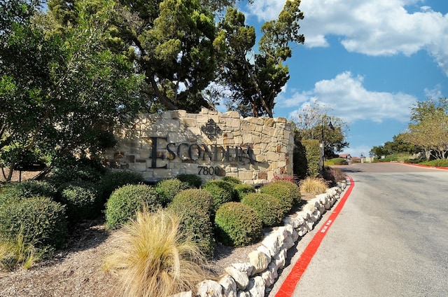 view of community / neighborhood sign