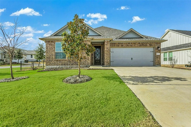 view of front of house featuring fence, a front lawn, brick siding, a garage, and driveway