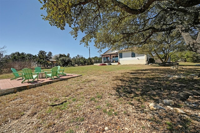 view of yard featuring an outdoor fire pit