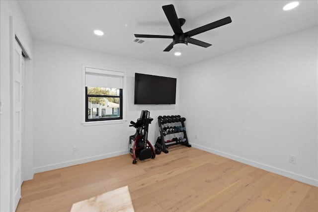 exercise area with light wood-style floors, recessed lighting, visible vents, and baseboards