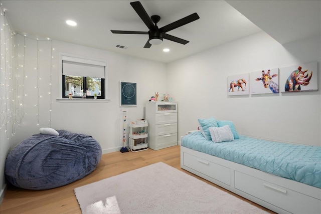 bedroom with light wood finished floors, recessed lighting, visible vents, ceiling fan, and baseboards