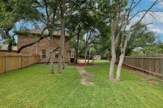 view of yard featuring a fenced backyard and an outdoor structure