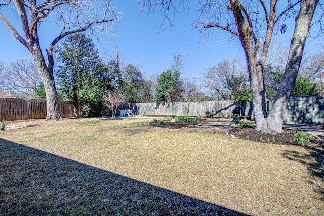 view of yard featuring a fenced backyard