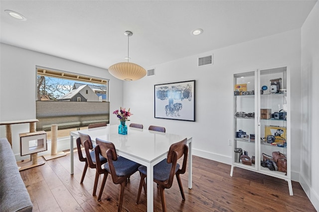 dining space featuring hardwood / wood-style flooring, baseboards, visible vents, and recessed lighting