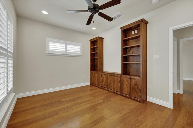 948 Hudson Ln, New Braunfels, TX 78130 - spare room featuring light wood-style floors, a ceiling fan, recessed lighting, and a smoke detector