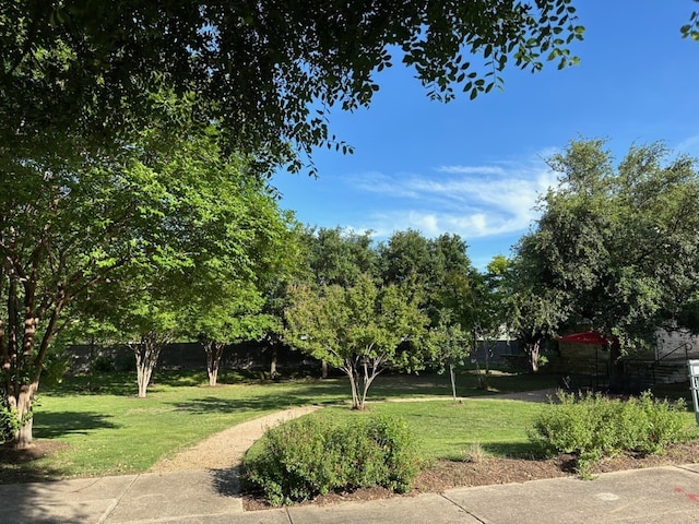 view of home's community featuring a lawn