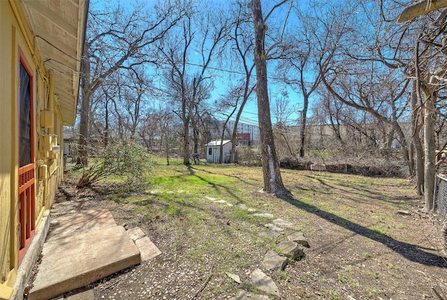 view of yard featuring an outbuilding and fence