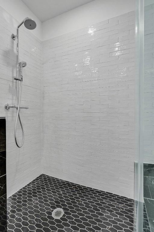 276 Pullman Ct, Round Rock, TX 78664 - full bathroom with a tile shower