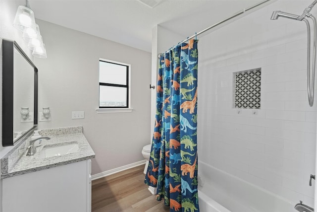 full bathroom featuring shower / bathtub combination with curtain, toilet, vanity, wood finished floors, and baseboards