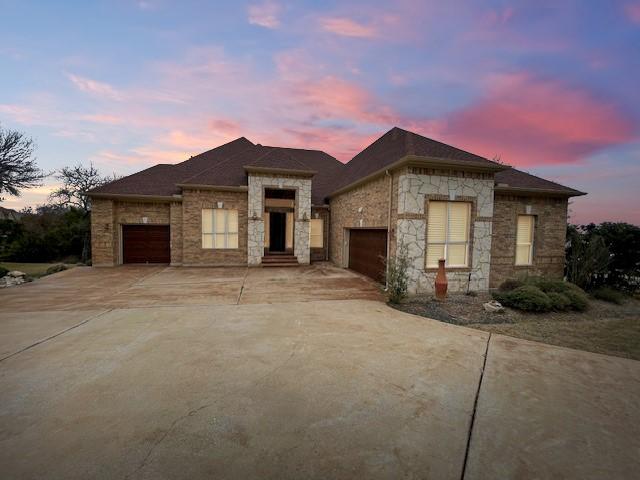 view of front of house with a garage and driveway