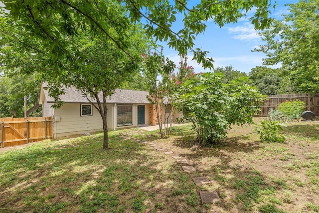 view of yard featuring a fenced backyard