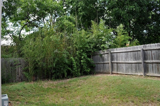 8106 Hood Cir, Austin, TX 78745 - view of yard