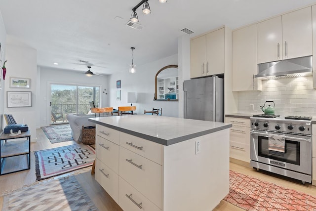 1741 Spyglass Dr Unit 1-232, Austin, TX 78746 - kitchen featuring appliances with stainless steel finishes, light wood-type flooring, ventilation hood, backsplash, and a kitchen island