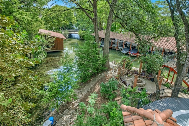 view of yard with a water view and a boat dock