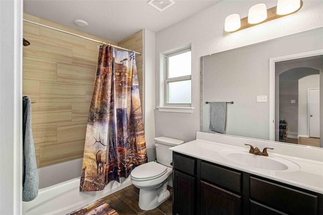 903 Mclaury Cv, Killeen, TX 76542 - bathroom featuring vanity, shower / bath combo, and wood finished floors