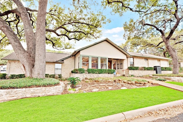 view of front of house with a front lawn and brick siding