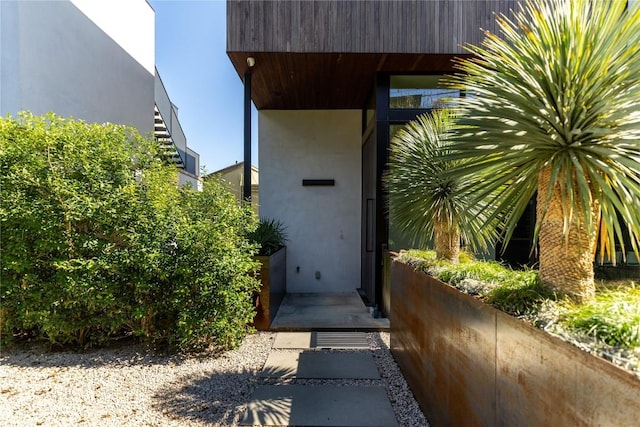 entrance to property with stucco siding