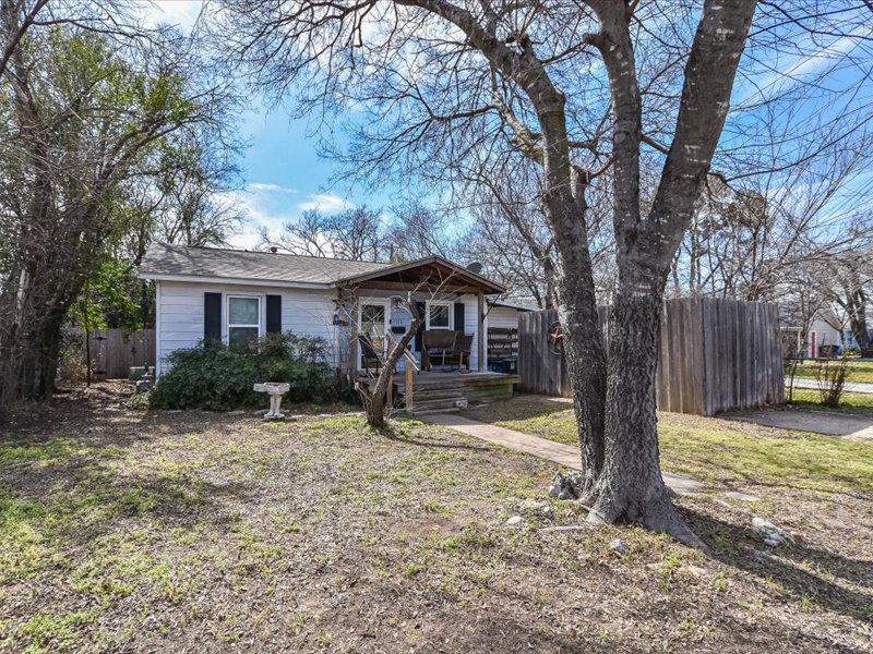 view of front of home featuring covered porch and fence