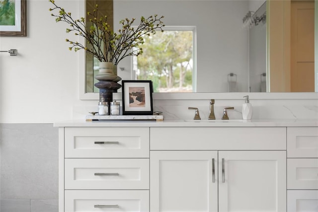 12120 Fitzhugh Pl, Dripping Springs, TX 78620 - full bath with vanity and a shower