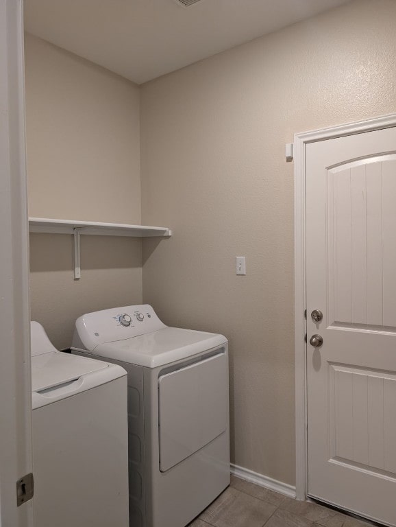 laundry room with laundry area and independent washer and dryer