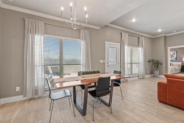 dining room with ornamental molding, a notable chandelier, light wood-style flooring, and baseboards