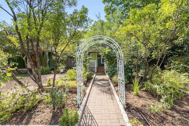 view of home's community featuring a garden