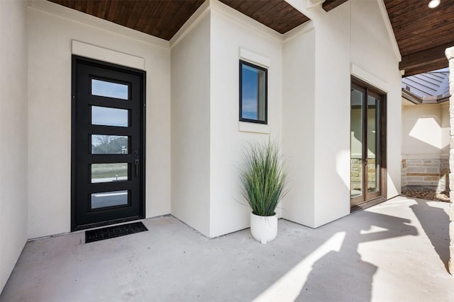 view of exterior entry featuring stucco siding