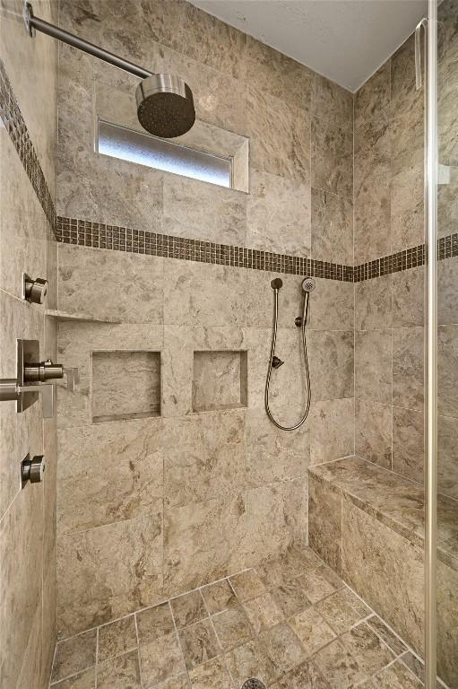 full bathroom featuring a tile shower