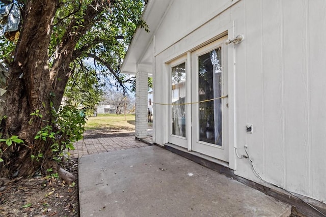 doorway to property with a patio