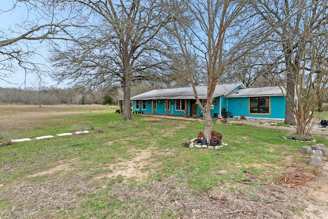 view of front of property with a front lawn