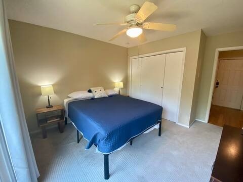 bedroom with a ceiling fan, a closet, and carpet flooring